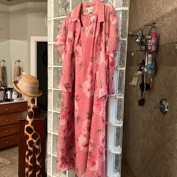 Lady Dorby sleeveless dress with a lite jacket. Size 20. Great condition!